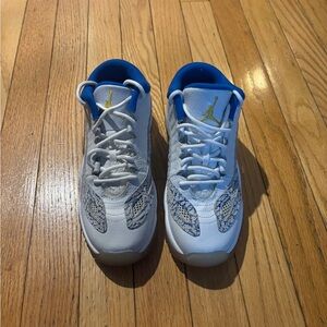 Jordan 11 low IE Retro Argon blue size - 4y in woman’s